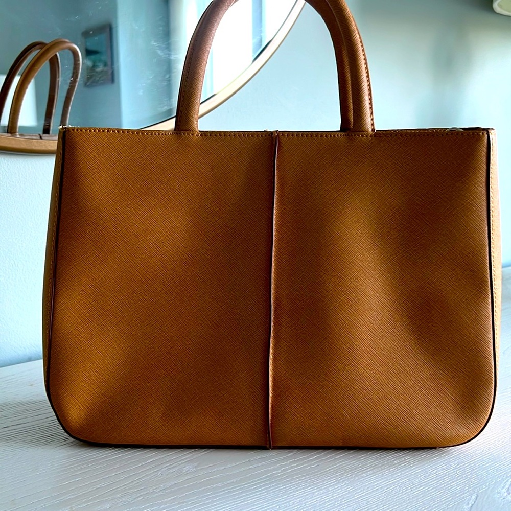 Original HOBO leather tote with the option for crossbody use.